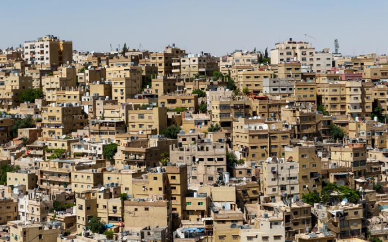 عمّان من فوق الأسطح... تلوث بصري يحتاج لغطاء أخضر