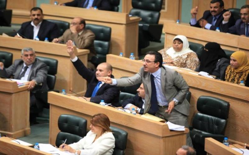 كيف ناقش مجلس النواب قانون الأحزاب ؟