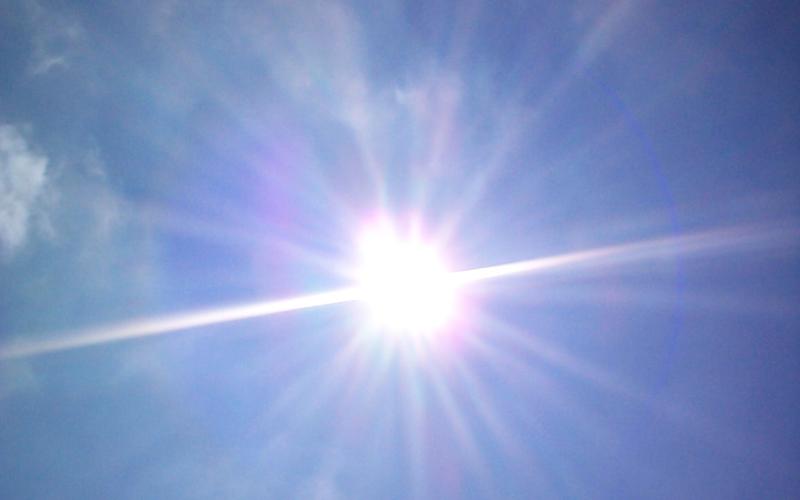 أجواء صيفية وتحذيرات من التعرض لأشعة الشمس