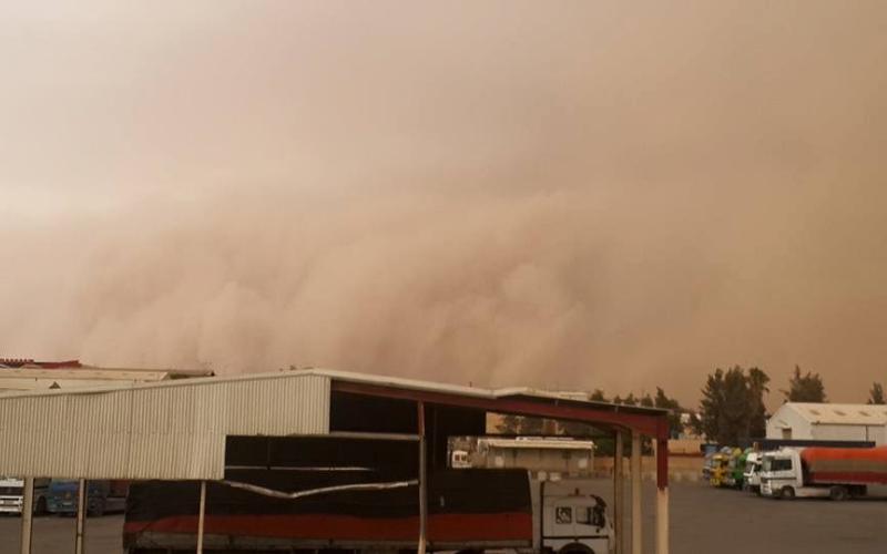 الزرقاء: خسائر في المنطقة الحرة جراء العاصفة الرملية