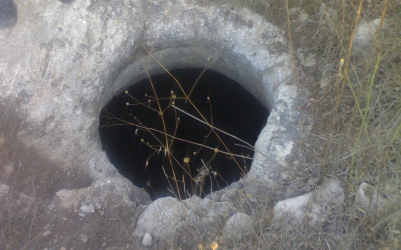 عجلون: العثور على جثة عشرينية في بئر مقيدة اليدين