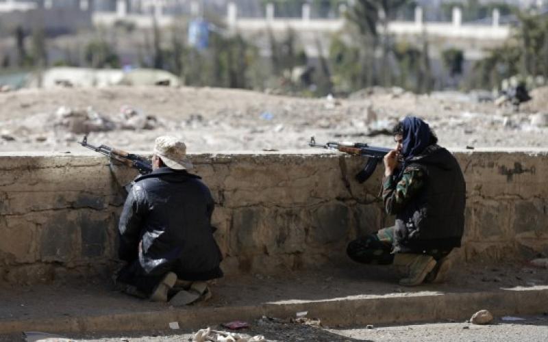 "المقاومة الشعبية" في اليمن تحاصر عاصمة محافظة إب