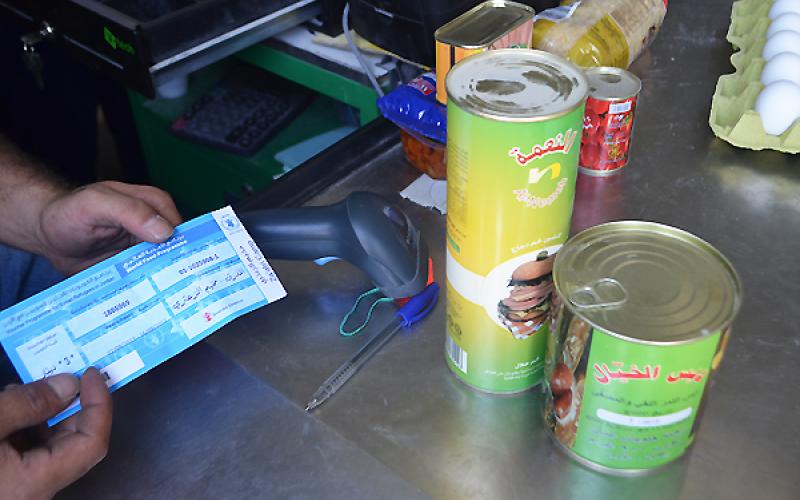 "الأغذية العالمي" يتعهد بتقديم القسائم الغذائية للاجئين حتى تشرين الثاني