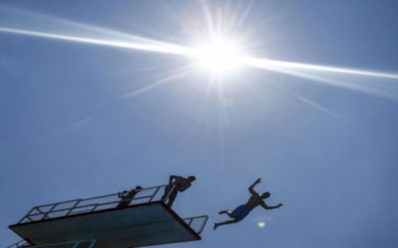 هكذا يواجه الزرقاويون موجة الحر