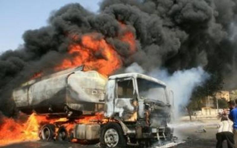 حريق صهريج محمل بالإسفلت السائل