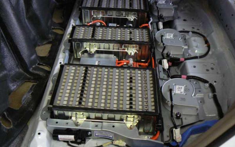 إعفاء ضريبة بطاريات "الهايبرد" سيضاعف الإقبال عليها