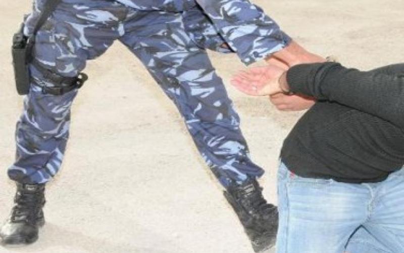 القبض على 4 مطلوبين بقضايا سرقة واحتيال
