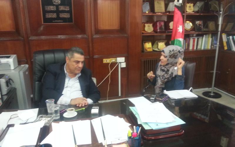 المومني يعد بدراسة اعادة تأهيل حديقة جبل الامير حسن