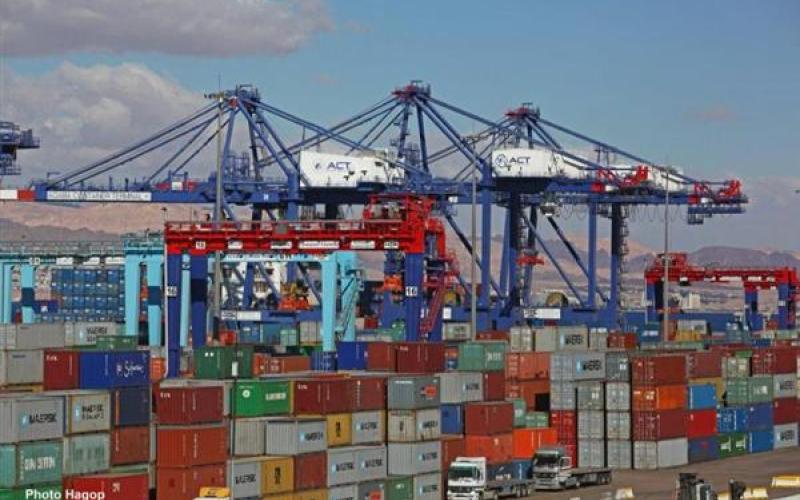 بودار أزمة في ميناء العقبة بعد تسريح 105 عاملاً