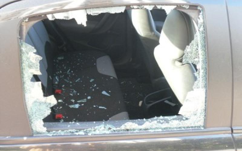 تكسير سيارة معلم بالكرك