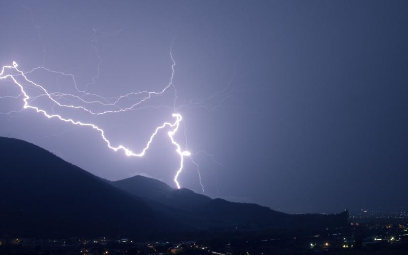 سحابة رعدية عنيفة فوق عمّان والبلقاء