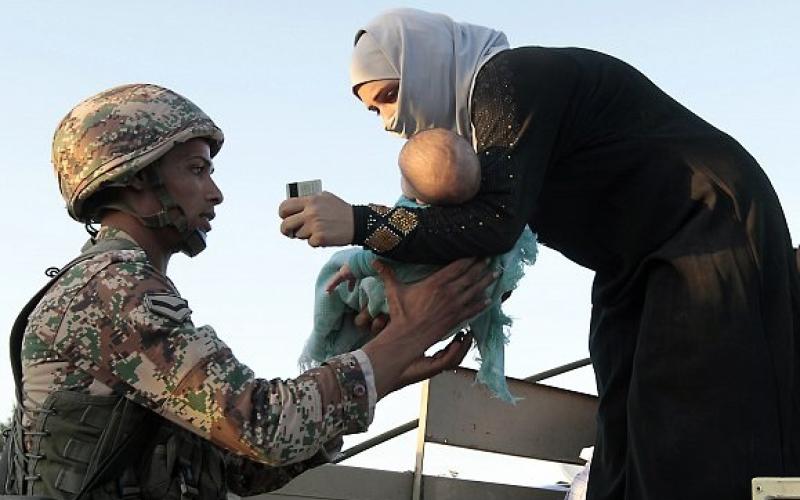 حرس الحدود تستقبل 125 لاجئاً سورياً