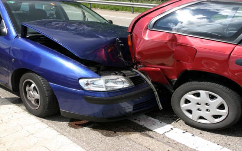 21 إصابة بحوادث سير مختلفة