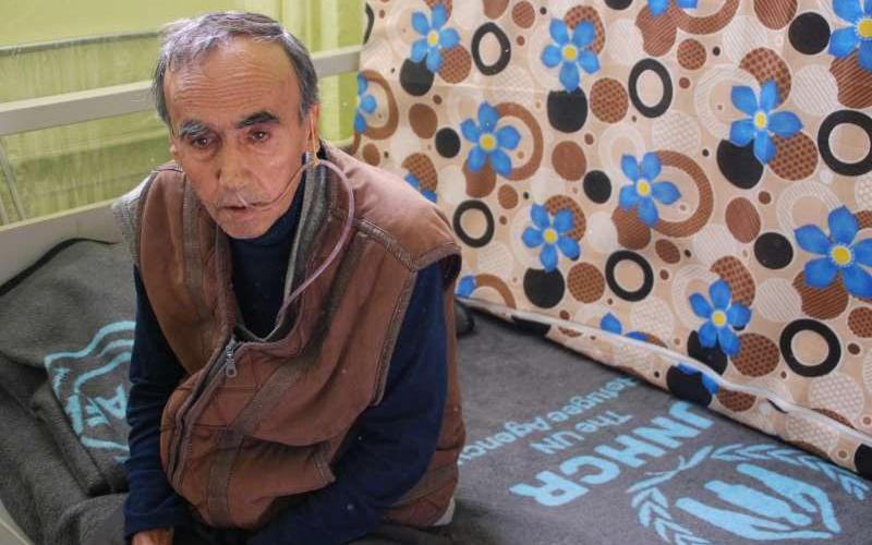 عام ثقيل بعد وقف التأمين الصحي عن السوريين خارج المخيمات