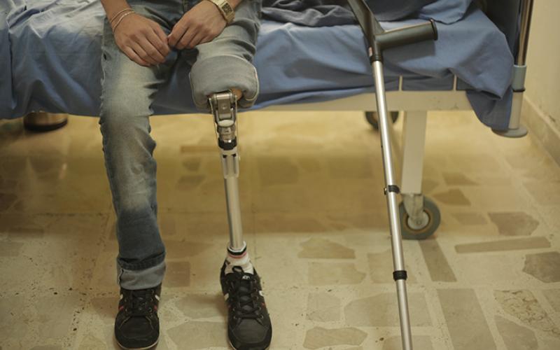 ضحايا رصاص القناصين.. تحدّ من أجل الحياة