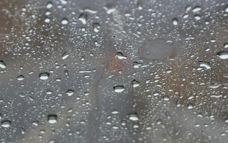 طقس بارد وأمطار خفيفة