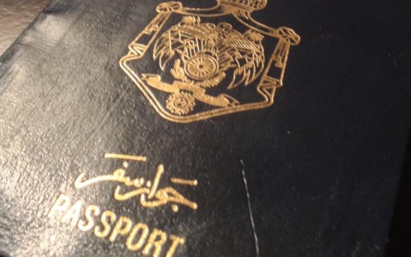 الحكومة تعفي حملة الجوازات المؤقتة من رسوم تصاريح العمل