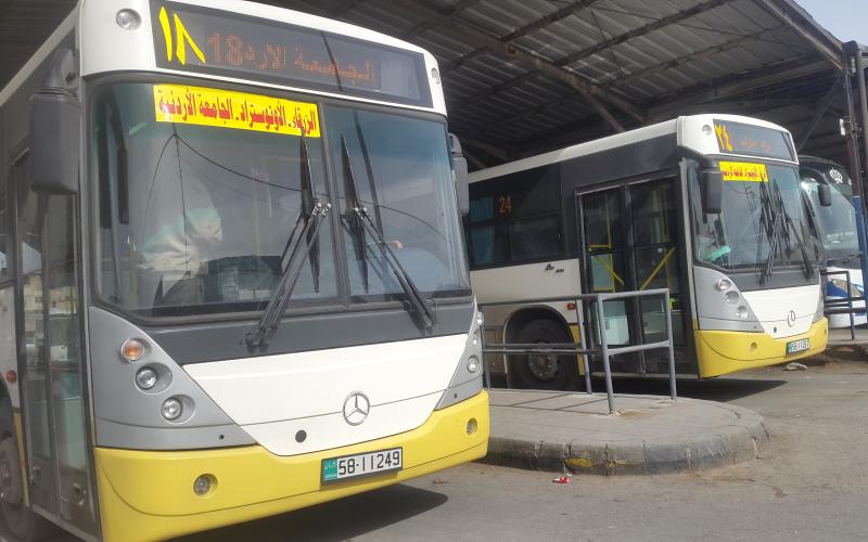 استياء من الاجرة والتحميل الزائدين بحافلات الزرقاء- الجامعة الاردنية