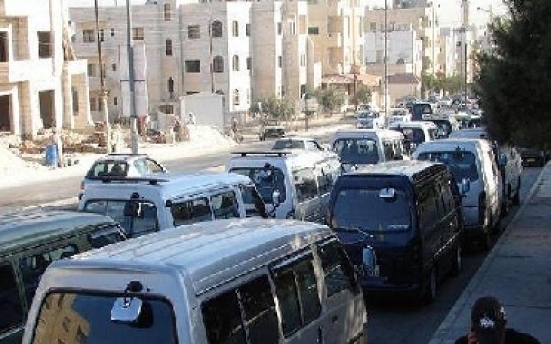 "النقل" تدرس تنظيم عمل باصات "الكيا"