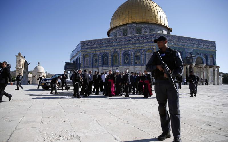 تجدد اقتحام المستوطنين لباحات الأقصى