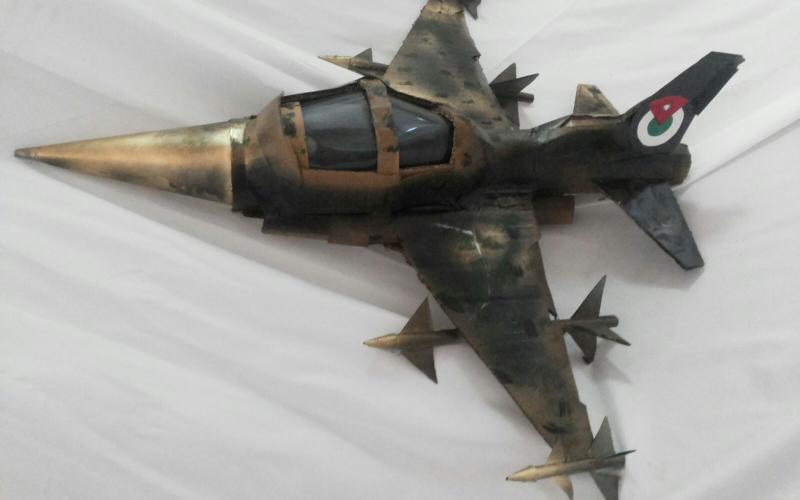 إبراهيم المجالي ينقل مهاراته في فن إعادة التدوير لطلبة "الهاشمية"