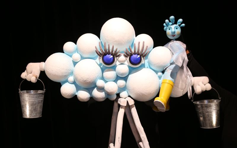 مسرح متخصص للطفل في مركز هيا الثقافي