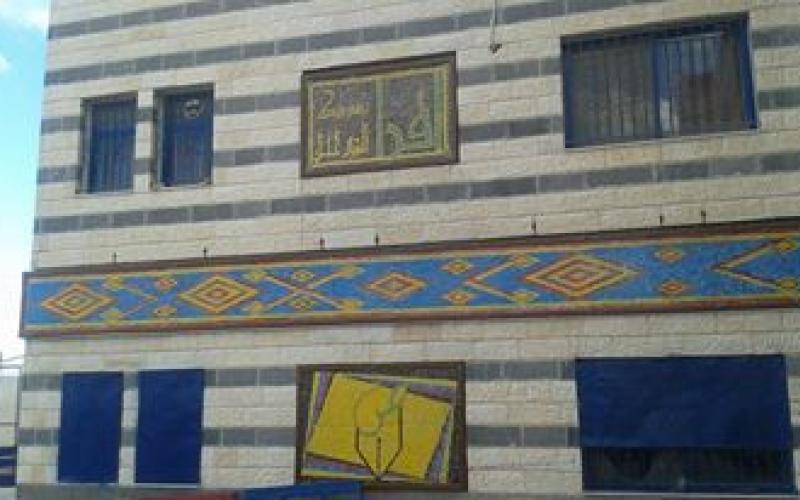 مشروع شبابي بالزرقاء لتحويل مخلفات الزجاج الى لوحات ابداعية