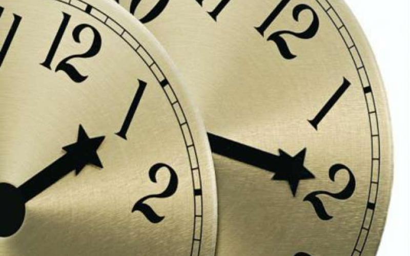 العمل بالتوقيت الصيفي الخميس