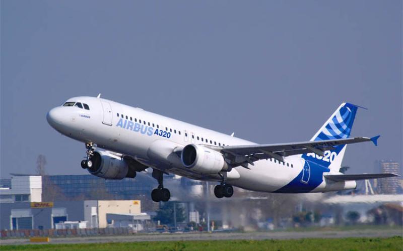 اختطاف طائرة ركاب مصرية وهبوطها في مطار لارنكا