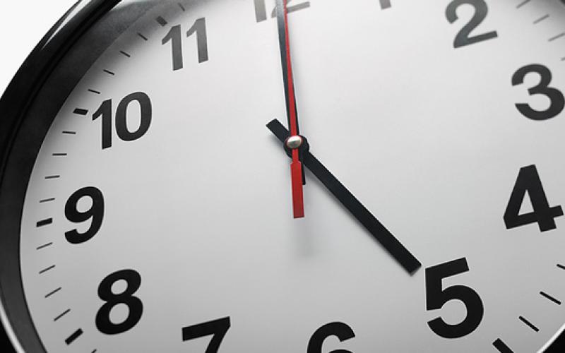 بدء العمل بالتوقيت الصيفي الليلة