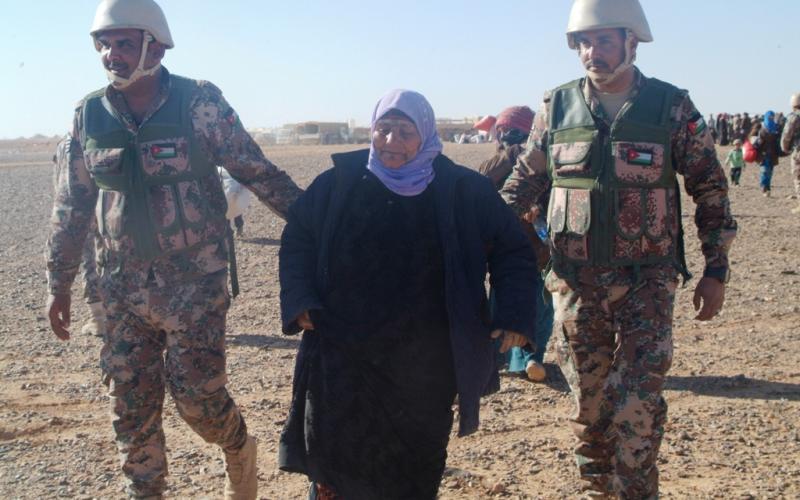 دخول 306 لاجئين سوريين