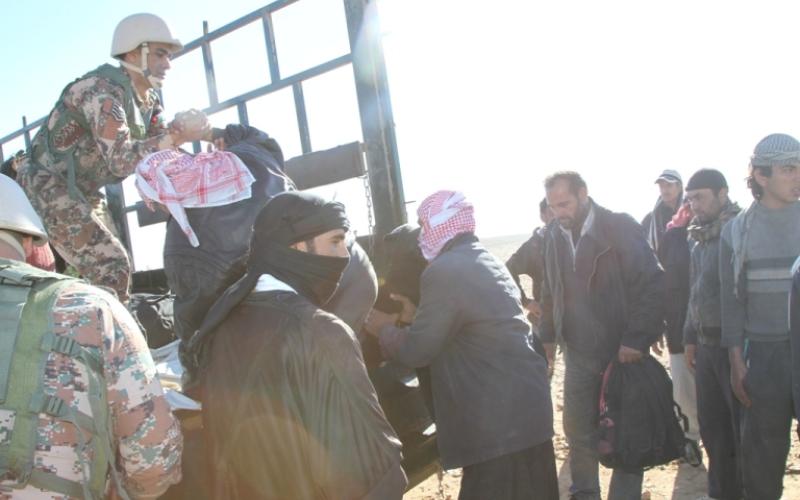 دخول 303 لاجئين سوريين للأردن