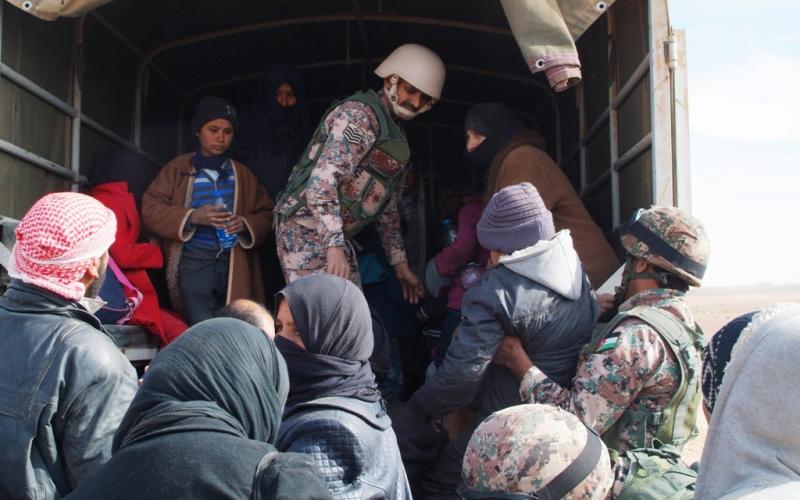 دخول 298 لاجئاً سورياً للأردن