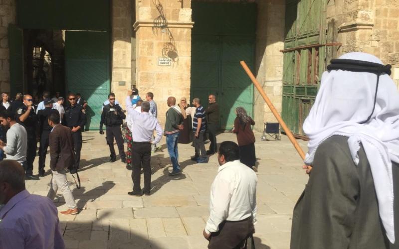 حراس الأقصى يطردون متطرفين من باحات الحرم