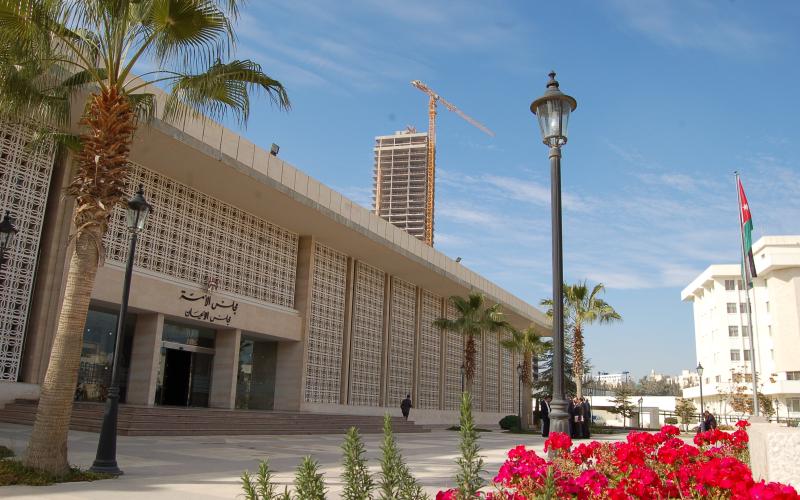 قانونية الأعيان تقر التعديلات الدستورية