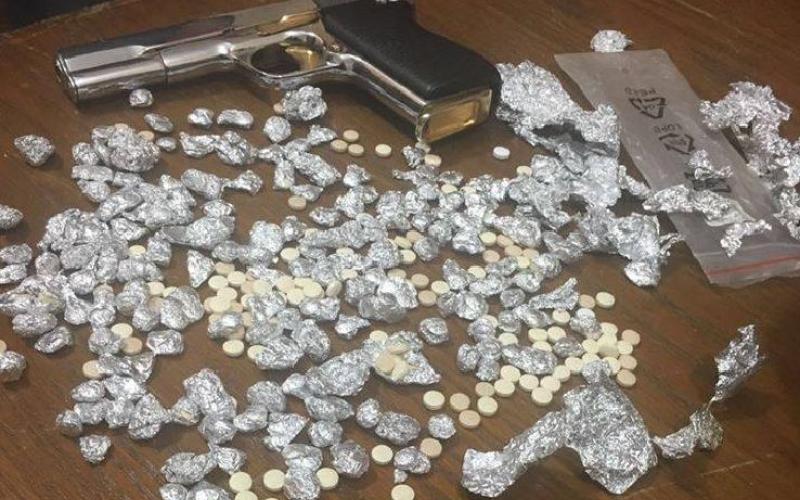 القبض على 11 شخصاً بتهم مخدرات