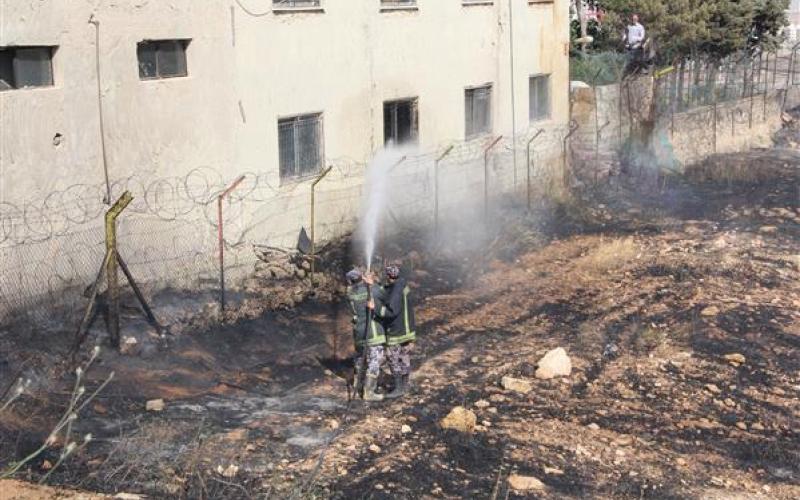 حريق أعشاب جافة في المصدار