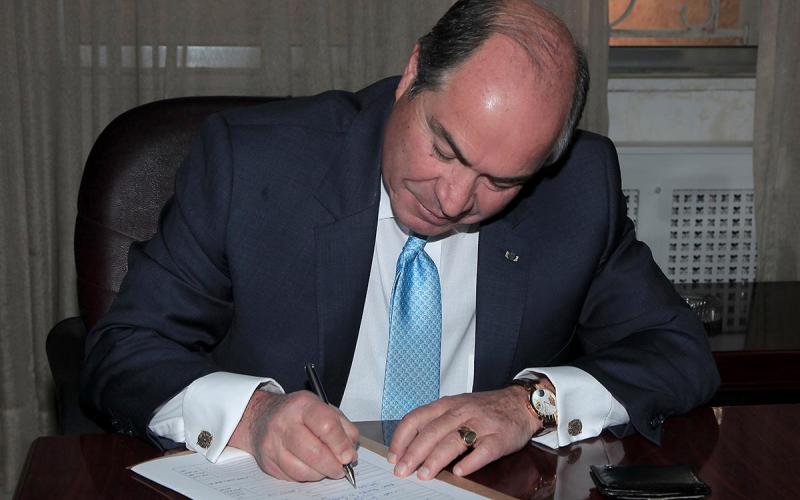 "الملقي" يشهر ذمته المالية