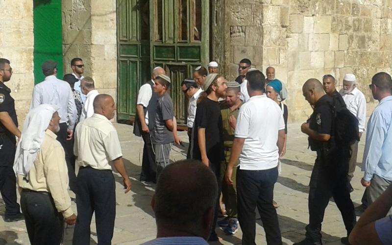 مرابطو الأقصى يتصدون لاقتحامات المستوطنين