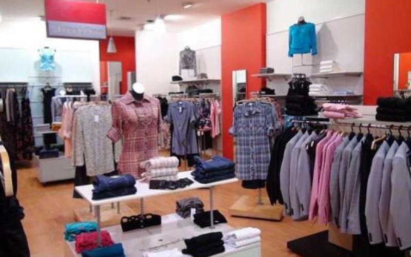 تزايد الإقبال على قطاع الألبسة ومخاوف من رفع الأسعار