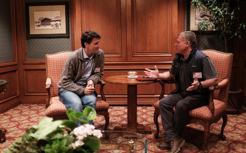 الملك يلتقي رئيس وزراء كندا