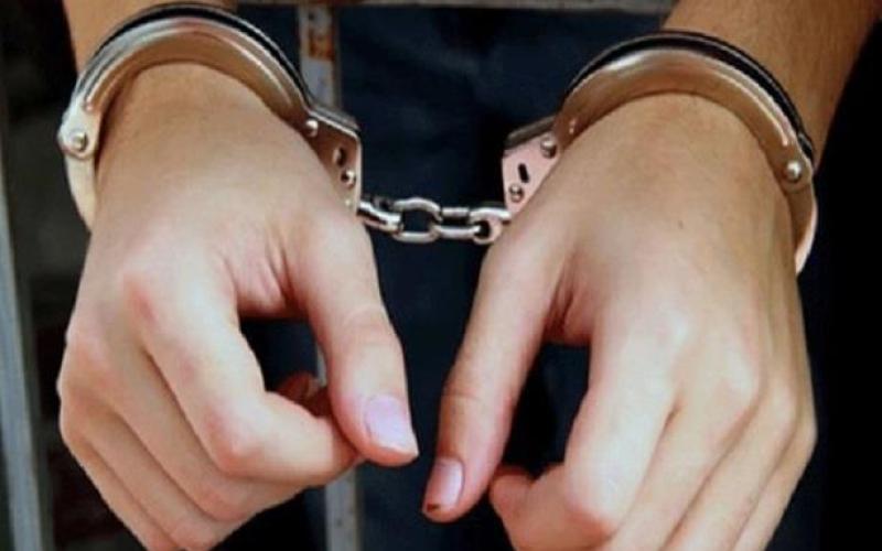 القبض على مطلوب "خطير جداً" و مشتبه بهم بسرقتين في الكرك والعقبة