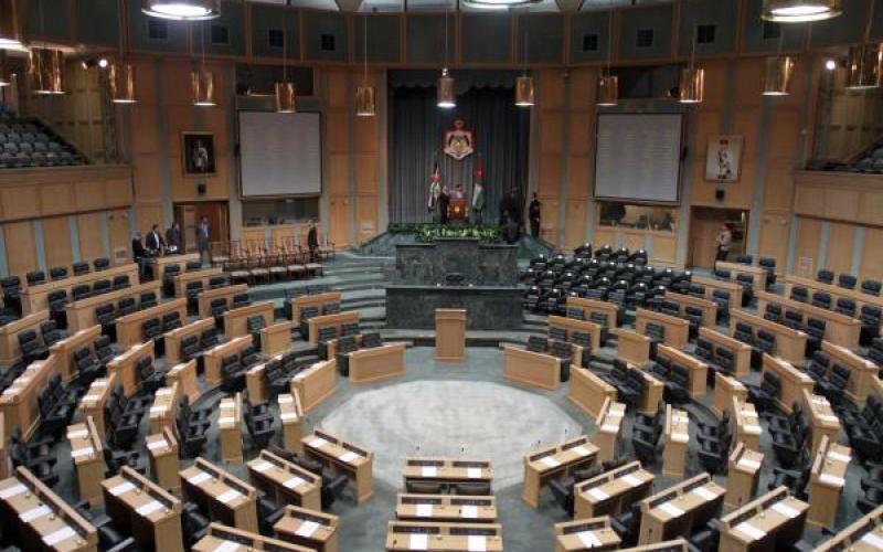 المرأة تحت قبة البرلمان.. مشاركة دون الطموح