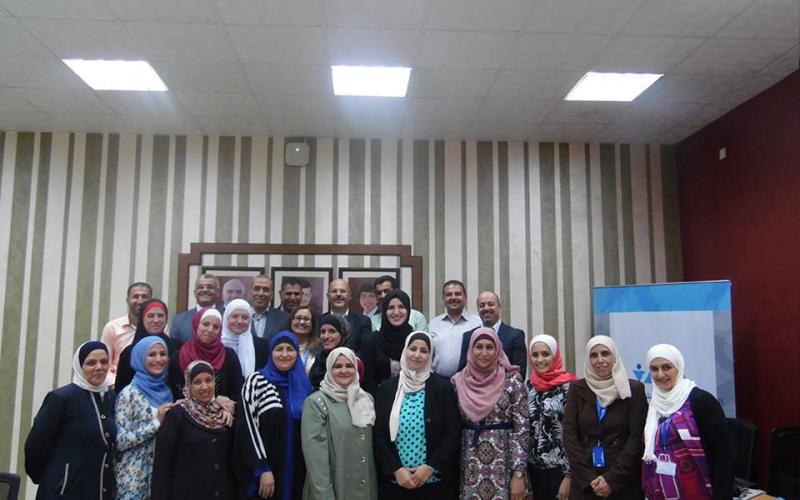 دورة تدريبية متخصصة حول الدليل التدريبي للعاملين مع الأسر المعرضة للخطر