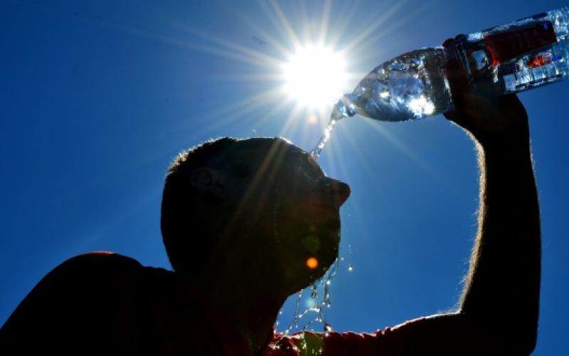 اندفاع موجة حارّة للمنطقة مرافقة لمنخفض الهند الموسميّ