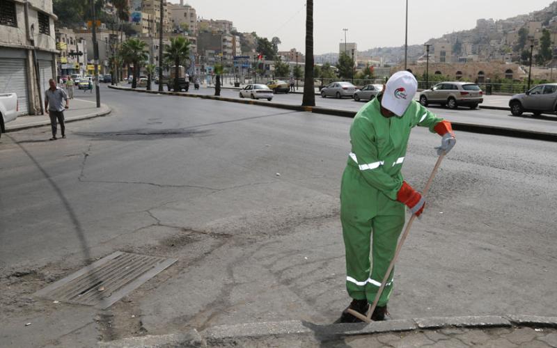 الأمانة: إجراءات لتخفيف الأعباء عن العمال الميدانيين ورش المياه خلال الموجة الحارة