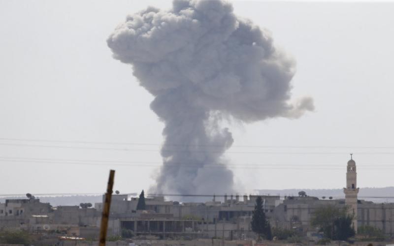 قوات التحالف بقيادة أمريكا تقصف القوات السورية