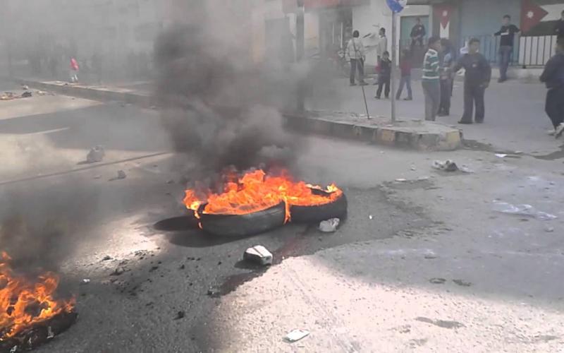 أعمال احتجاج أمام متصرفية الرمثا بسبب نتائج الانتخابات