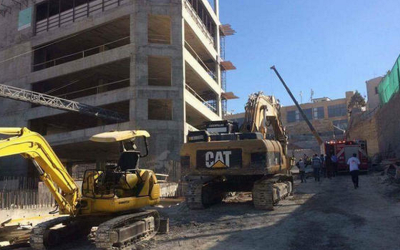 11 إصابة بانهيار سقف توسعة في "مكّة مول"