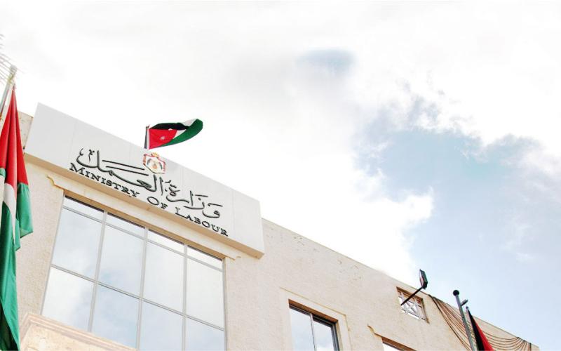 وزارة العمل تحذر من تشغيل العمالة الوافدة المخالفة